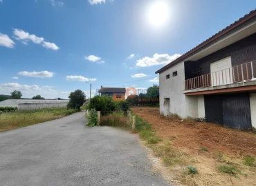 Moradia T3 para Venda em Barrô e Aguada de Baixo