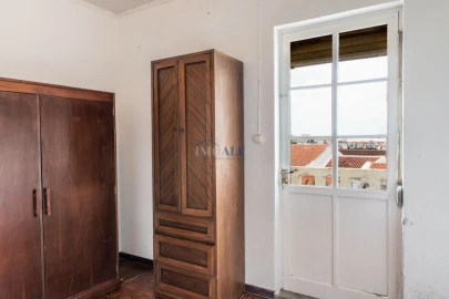 Moradia T4 para Venda em Angra (Santa Luzia)