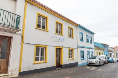 Moradia T4 para Venda em Angra (Santa Luzia)