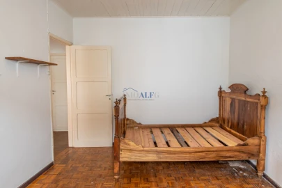 Moradia T4 para Venda em Angra (Santa Luzia)