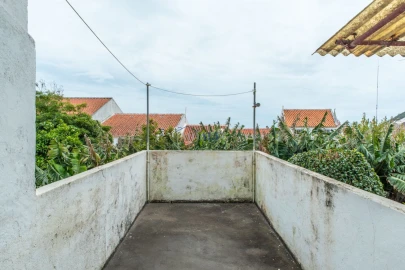 Moradia T4 para Venda em Angra (Santa Luzia)