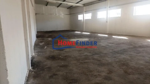 Loja para Venda em Arcozelo