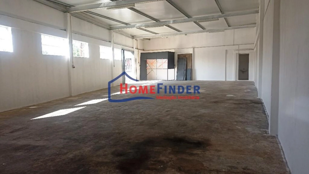 Loja para Venda em Arcozelo Foto 14