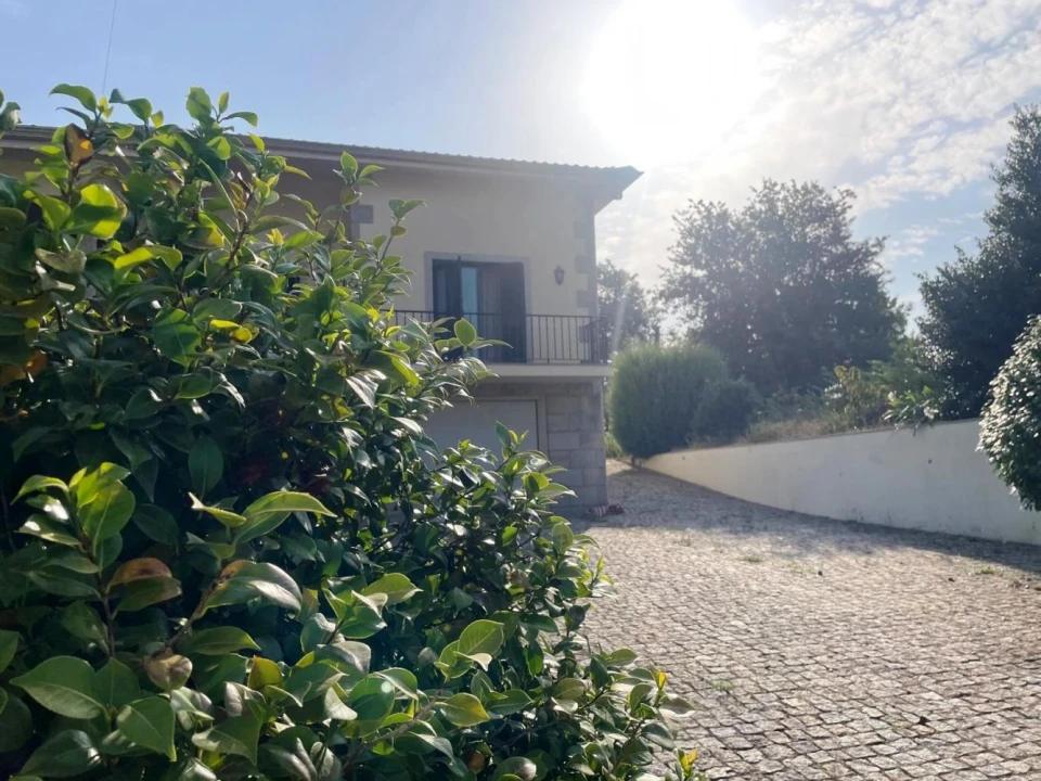 Moradia T4 para Venda em Lago Foto 17