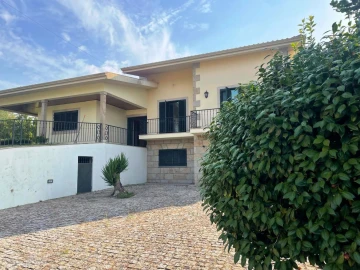 Moradia T4 para Venda em Lago