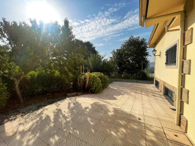 Moradia T4 para Venda em Lago Foto 22