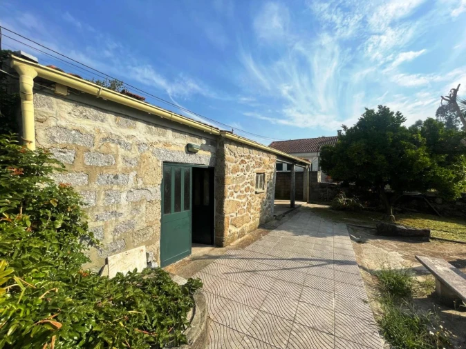 Moradia T4 para Venda em Lago Foto 32