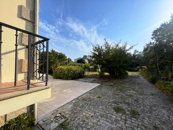 Moradia T4 para Venda em Lago Foto 23