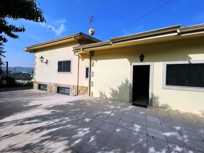 Moradia T4 para Venda em Lago Foto 49