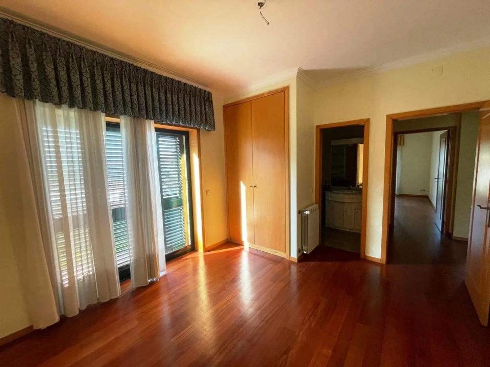 Moradia T4 para Venda em Lago Foto 14