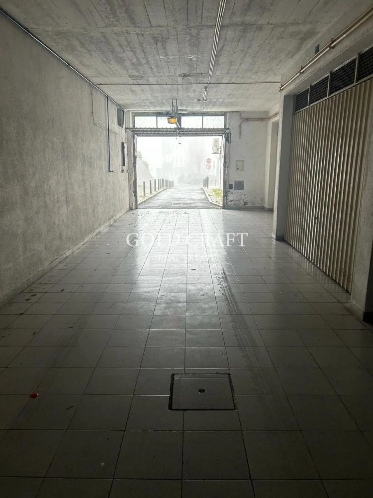 Garagem para Arrendamento em Mina de Água Foto 3