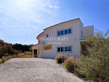 Moradia T4 para Venda em Queluz e Belas