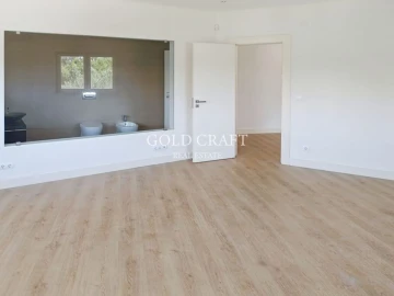 Moradia T4 para Venda em Queluz e Belas