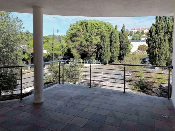 Moradia T4 para Venda em Queluz e Belas