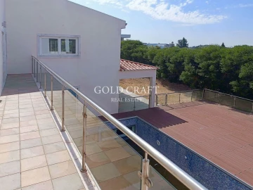 Moradia T4 para Venda em Queluz e Belas