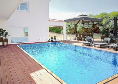 Moradia T4 para Venda em Queluz e Belas