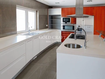 Moradia T4 para Venda em Queluz e Belas