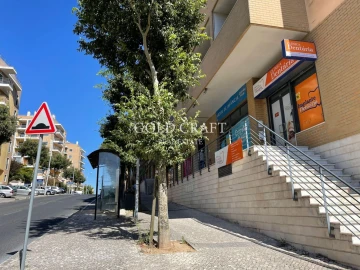 Loja para Arrendamento em Mina de Água