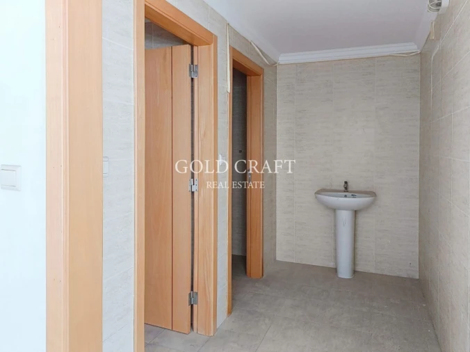 Loja para Arrendamento em Mina de Água Foto 8