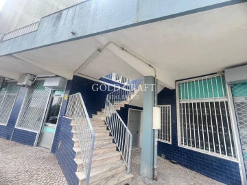 Loja para Venda em Loures