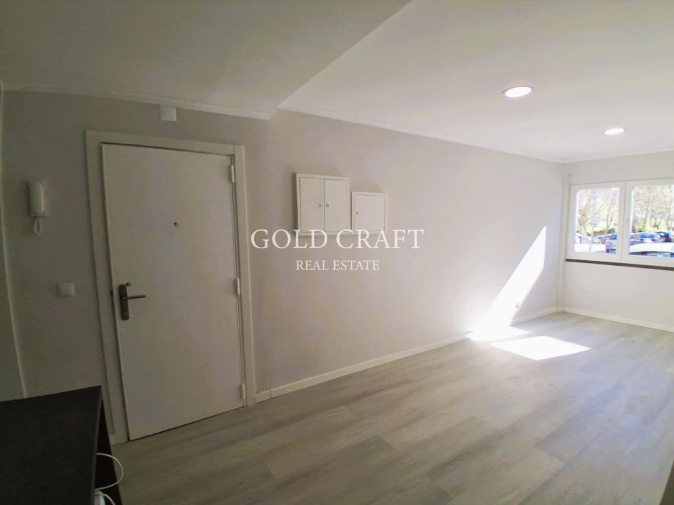 Apartamento T2 para Venda em Benfica Foto 3