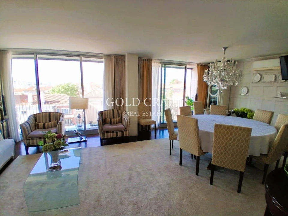 Apartamento T7 para Venda em Alvalade Foto 3