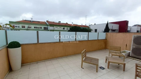 Loja para Arrendamento em Mina de Água