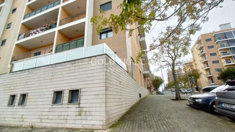 Loja para Arrendamento em Mina de Água