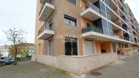 Loja para Arrendamento em Mina de Água