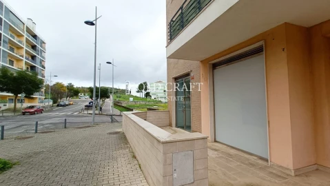 Loja para Arrendamento em Mina de Água