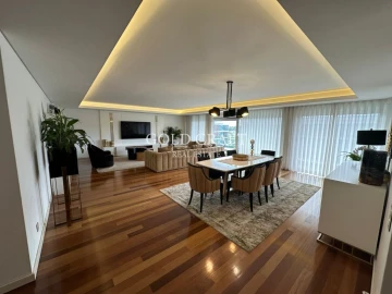 Apartamento T4 para Venda em Sacavém e Prior Velho