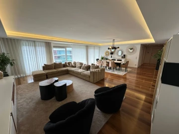 Apartamento T4 para Venda em Sacavém e Prior Velho