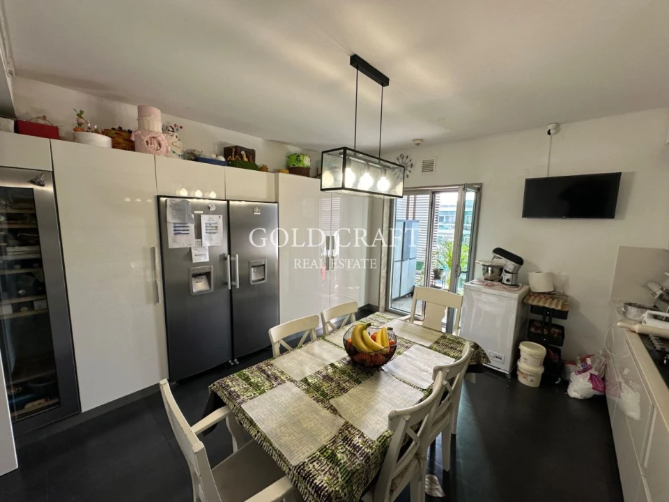 Apartamento T4 para Venda em Sacavém e Prior Velho Foto 17