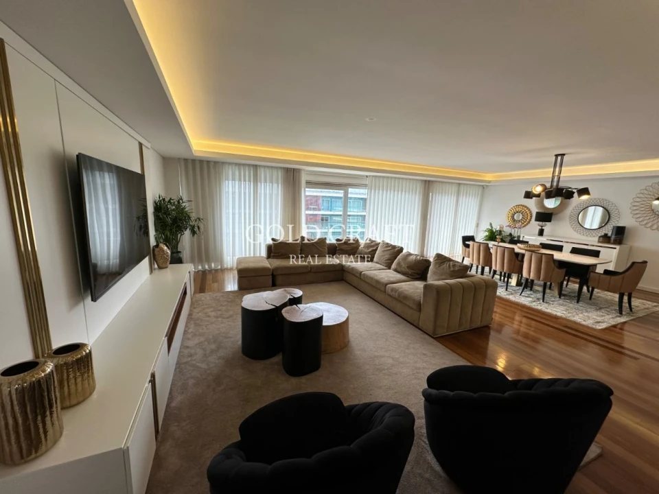 Apartamento T4 para Venda em Sacavém e Prior Velho Foto 12