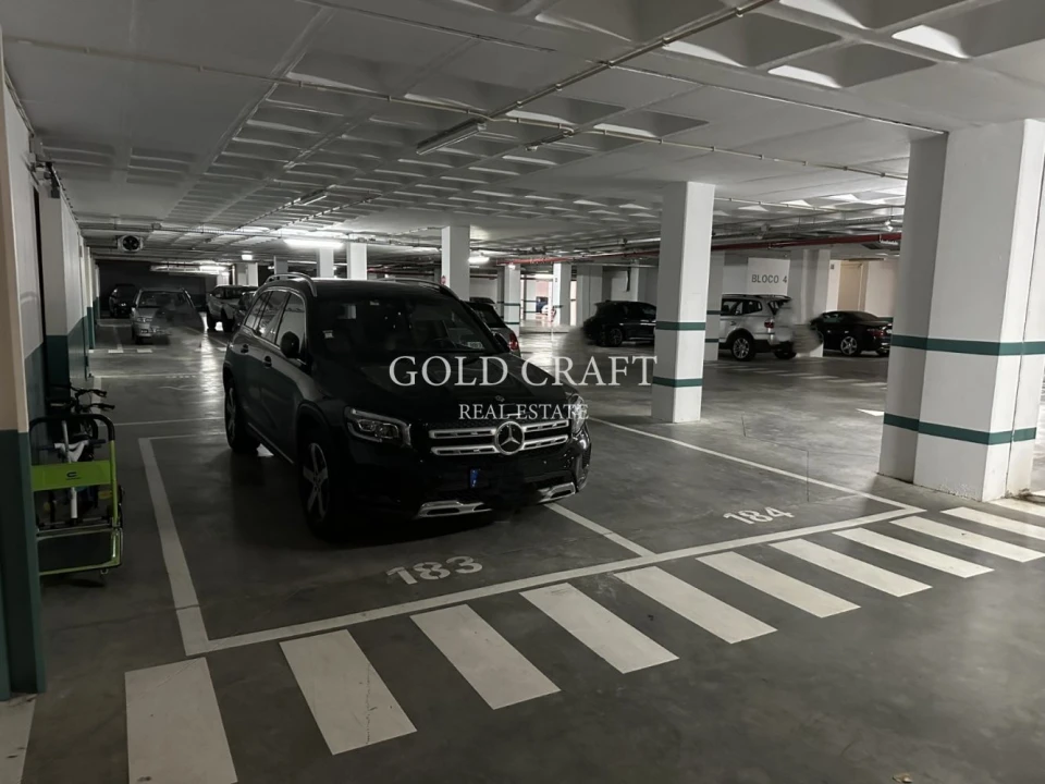 Apartamento T4 para Venda em Sacavém e Prior Velho Foto 42