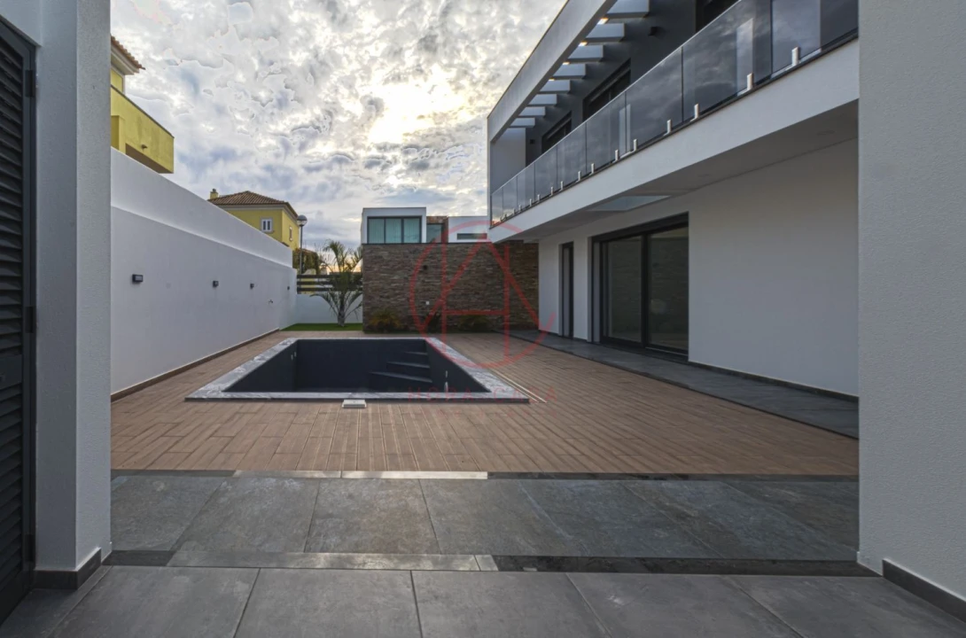 Moradia T4 para Venda em Quinta do Conde Foto 8