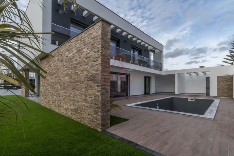 Moradia T4 para Venda em Quinta do Conde Foto 2