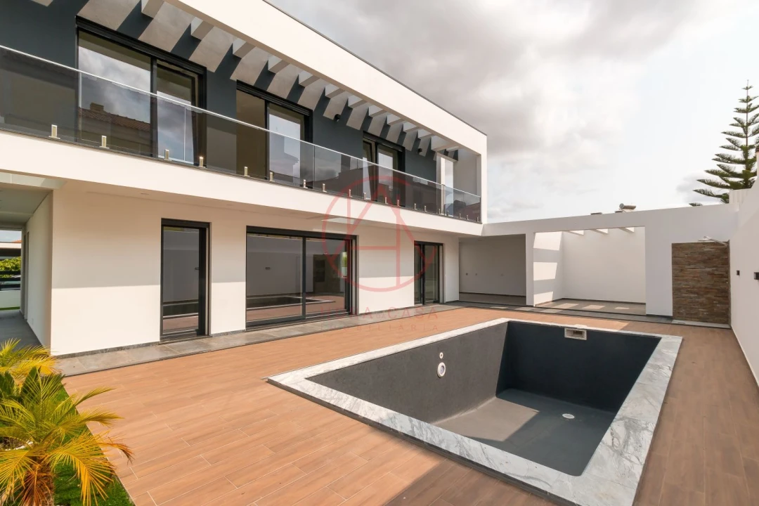 Moradia T4 para Venda em Quinta do Conde Foto 1