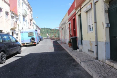 Moradia T1 para Venda em Alcantara