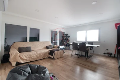 Apartamento T3 para Venda em Baixa da Banheira e Vale da Amoreira