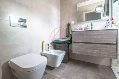 Apartamento T3 para Venda em Baixa da Banheira e Vale da Amoreira