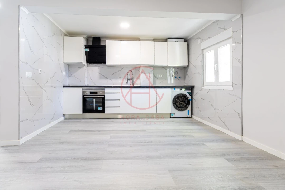 Apartamento T3 para Venda em Laranjeiro e Feijó Foto 2