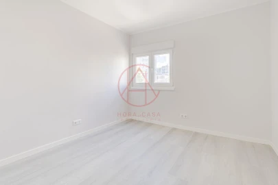 Apartamento T3 para Venda em Laranjeiro e Feijó