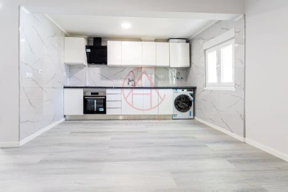Apartamento T3 para Venda em Laranjeiro e Feijó