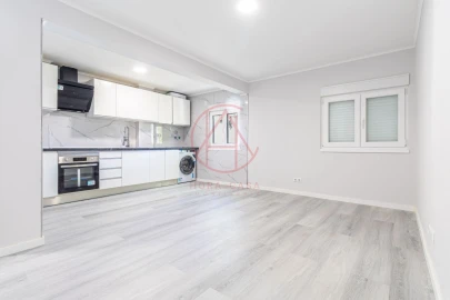 Apartamento T3 para Venda em Laranjeiro e Feijó