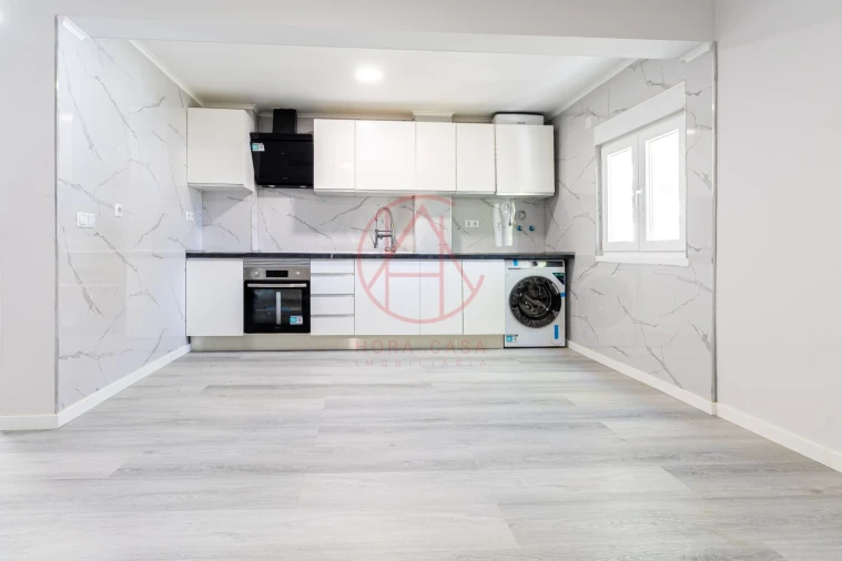 Apartamento T3 para Venda em Laranjeiro e Feijó Foto 2