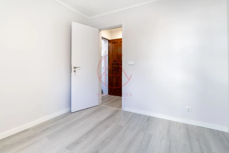 Apartamento T3 para Venda em Laranjeiro e Feijó Foto 9