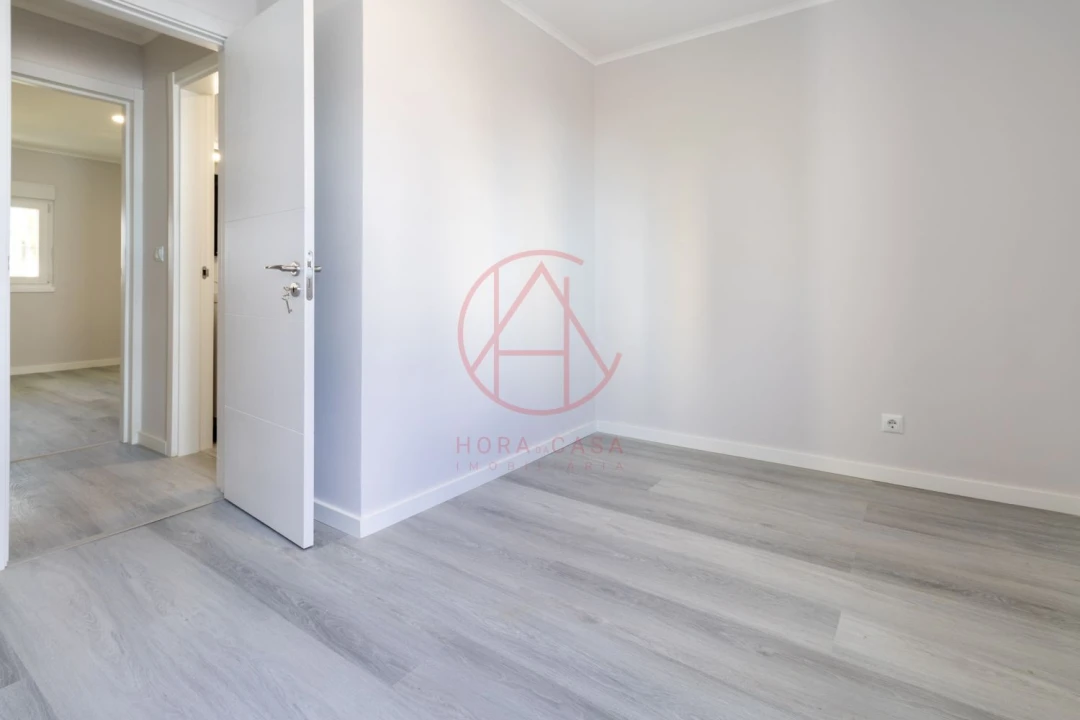 Apartamento T3 para Venda em Laranjeiro e Feijó Foto 13