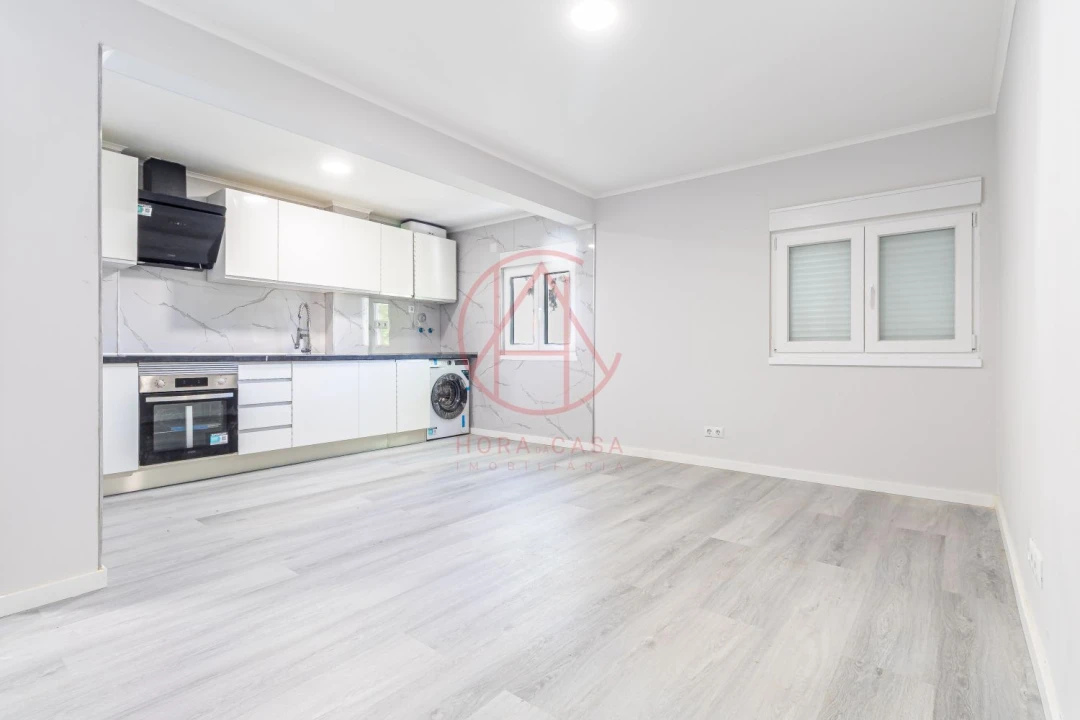 Apartamento T3 para Venda em Laranjeiro e Feijó Foto 1
