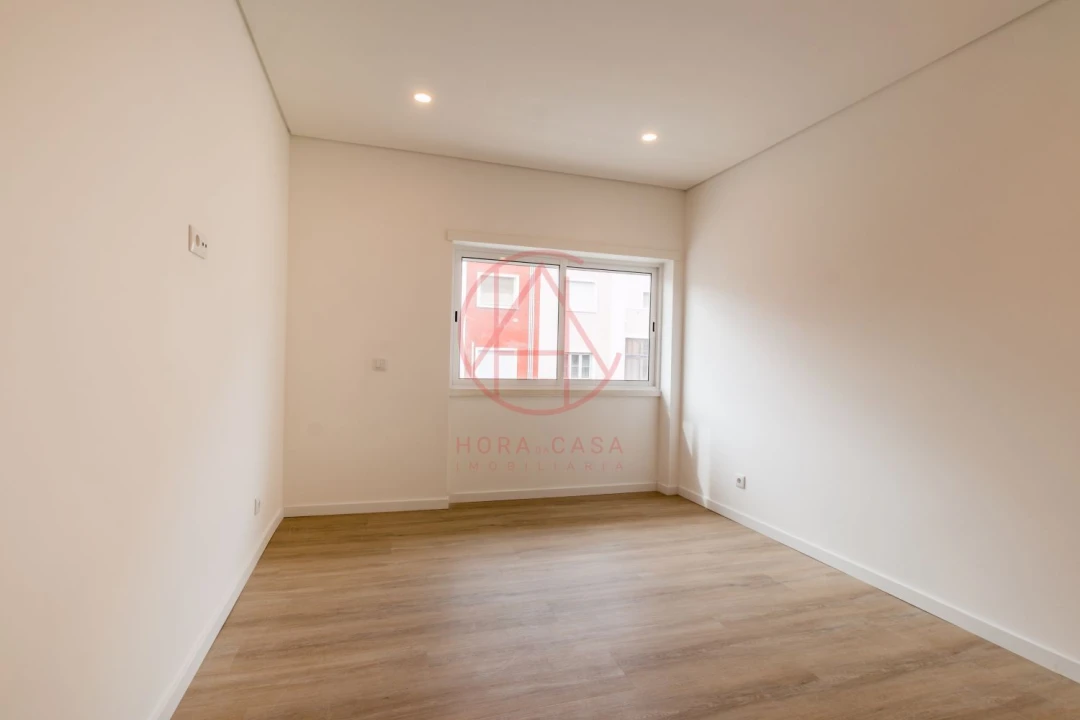 Apartamento T4 para Venda em Almada, Cova da Piedade, Pragal e Cacilhas Foto 8